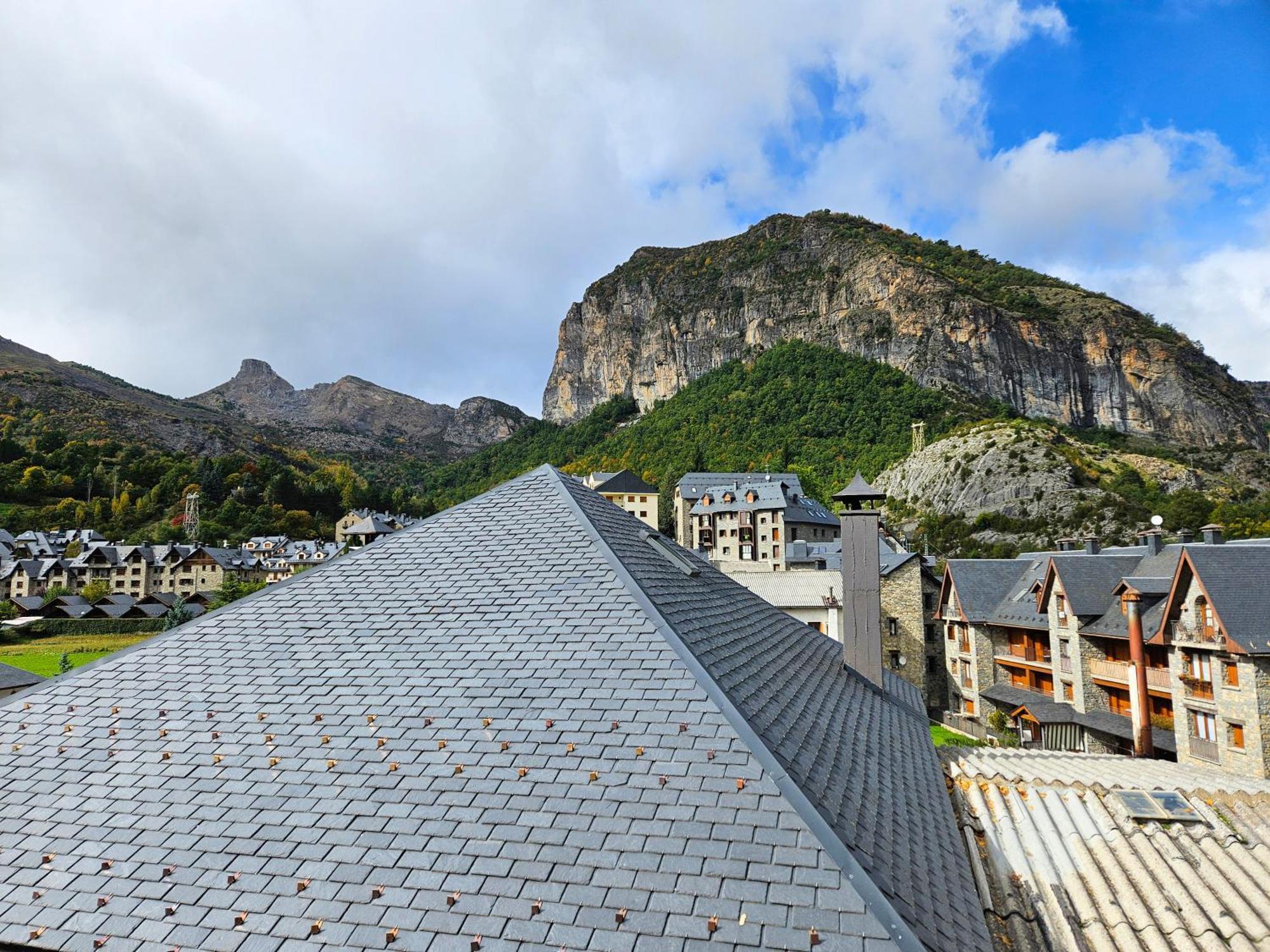 Apartamentos 3000 エスカリリャ エクステリア 写真